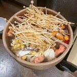 裏の山の木の子 - きのこいれた直後の火鍋