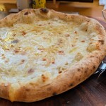 ハレルヤピザ - アップで。はちみつつき