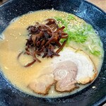 松福 - 料理写真:とんこつラーメン 950円  ※替玉無料