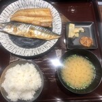 海鮮市場まさむね - 焼魚定食 ¥1100(税込)。ふつう1種類でしょ？太っ腹〜。ごはん大盛り無料。
