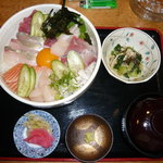Izakaya Nakatsu - ランチ海鮮丼です♪