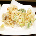 藤吉 - 本日のおまかせ竹(3000円・外税)の天ぷら。きのこ、帆立、白魚と三つ葉のかき揚げ