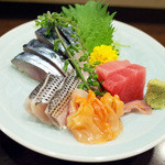 藤吉 - 本日のおまかせ竹(3000円・外税)のお刺身。〆鯖、小肌、赤貝、鮪