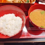 笛吹川温泉　坐忘 - ご飯とナメコ味噌汁