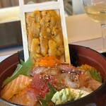 立ちぐい寿し 酒伊 金次郎 - 立ぐい寿司ですがイスあります