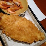 埼玉漁港 海鮮食堂 そうま水産 - 漁師の昼メシに付く白身魚のフライ
