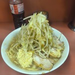 ラーメン二郎 - 小ラーメン豚入り1200円。