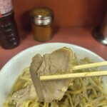 ラーメン二郎 - 豚。