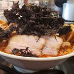 らぁめん優雅 - 野菜も沢山でこのボリュームたっぷり