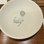 宝泉 - 少量のお塩を黒豆にまぶして戴く。