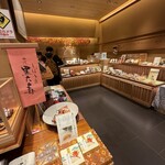 宝泉 - 和菓子も販売している。