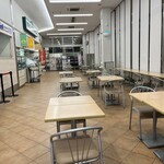 カインズ キッチン - フードコート店内　すでに店舗は営業終了　17:10