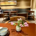 宝泉 - 新幹線の改札内とは思えない、お店の雰囲気。