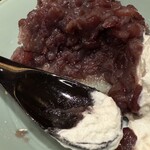 宝泉 - 生クリームは、和菓子用に作られた独自のものだろう。