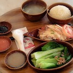 Loy Kee Chicken Rice - チキンライスセット