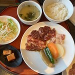 朝鮮飯店 - 焼肉ランチ、別にドリンクも付きます！