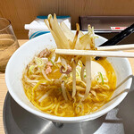 麺屋 つくし - 香ばしく炒められたモヤシ