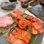 焼キ肉劇場 牛飲馬食 - 