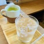 みちくさ食堂 - ピーチソーダと抹茶ラテ  