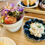 みちくさ食堂 - サラダと柿と春菊の白和え