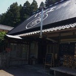 薪窯パン工房 丸藤 - 大きな屋根が目印♪