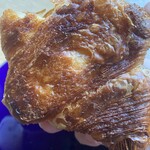 マエジマ製パン - クロワッサン、リベイクしたら
      バターが滲み出た感じ