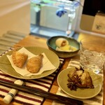 老酒舗 - おみやのラムの揚げ餃子と、どう見ても食べてもラムの足、、