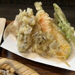 ばったり - 地の野菜の天ぷらは目の前で揚げ立て