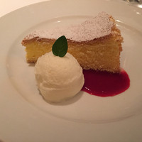 イゾラ スメラルダ - サクサクのデザートで美味しかったです。