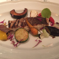 イゾラ スメラルダ - メインは魚か肉か選べます。