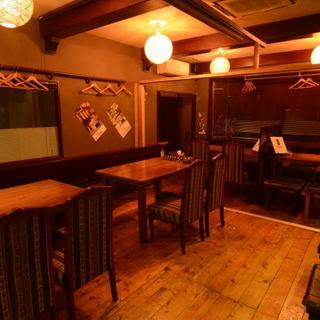 居心地抜群！テーブル席で楽しいひとときを♪