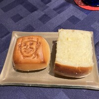 シーフードイタリアン　ポルト - パンにはシェフの顔が