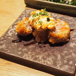 小皿のまぐろとさば。 - 本まぐろのレアカツ