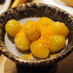 小皿のまぐろとさば。 - 素揚げ銀杏カラスミ掛け