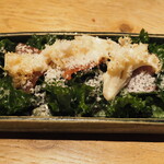 小皿のまぐろとさば。 - ハナビラタケとまぐろの生ハムのケールサラダ