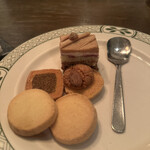 ロウリーズ・ザ・プライムリブ - 