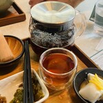 伊右衛門カフェ - 塩麹漬けマグロと釜揚げしらすの生姜ほうじ茶漬けセット