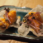 小皿のまぐろとさば。 - 鯖の香りにソースがマッチ