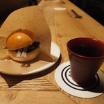 小皿のまぐろとさば。 - サバのミニバーガー