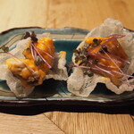 小皿のまぐろとさば。 - 大人の鯖チリ