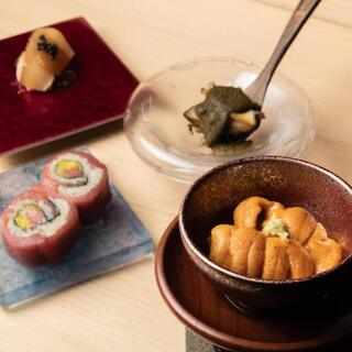 江戸前鮨の伝統に革新的なアイデアを加えた「食材の組み合わせ」