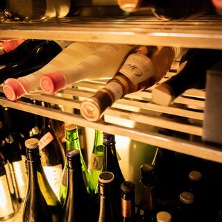 大将とソムリエが選び抜いた「豊富な⽇本酒と国産ワイン」