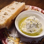 VERACE PANETTERIA GASTRONOMIA - 絶品リコッタチーズとローズマリー入りのフォカッチャ。