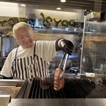 BurgerPOLICE - 和牛♡ 雌牛のミスジ肉ステーキ♡300g‼️を、満面の笑みで焼くオーナー♡