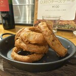 BurgerPOLICE - オニオン・フライ♡ オーダーが入ってから、玉ねぎを切って揚げている♡、玉ねぎの甘み広がるオニオン・フライです♡