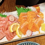 ご縁もん - お刺身盛合わせ２種…写りは良くないが実物のマグロは見るからに脂が乗ったトロ‼️サーモンも良かった♡