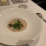 レザンファン ギャテ - レンズ豆とエスカルゴのクリームスープ