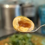 スパイシーカリーハウス 銀座半月 - スパイス玉子