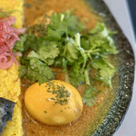 スパイシーカリーハウス 銀座半月 - パンプキンチキン、スパイス玉子