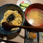 池袋　鉄板焼　ORCA - ガーリックライスと味噌汁、漬物